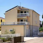 4172b Daire Vodice